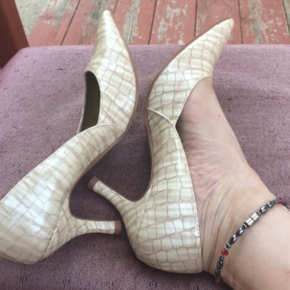 Fake snake skin, real style - Picture 3 of 4